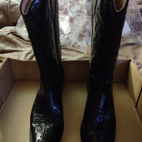 Never. Worn. Black. Shiny. Cowgirl boots. - Picture 5 of 5